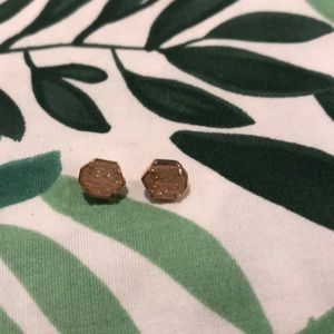 Rose gold Kendra Scott studs in iridescent druzy